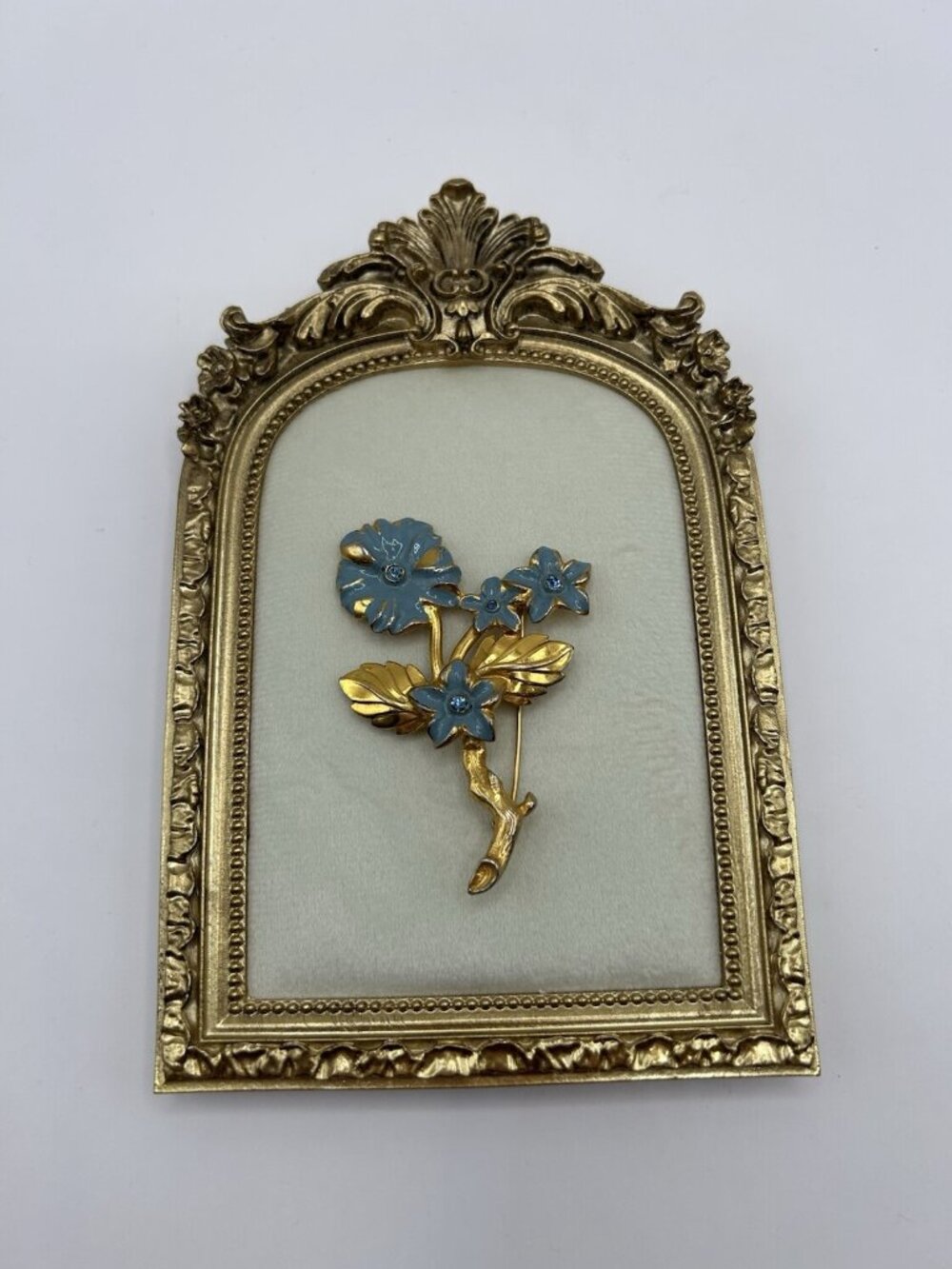 Vintage  Flower Brooch Gold Tone Blue Enamel Rhinestone Centers Unsigned Floral